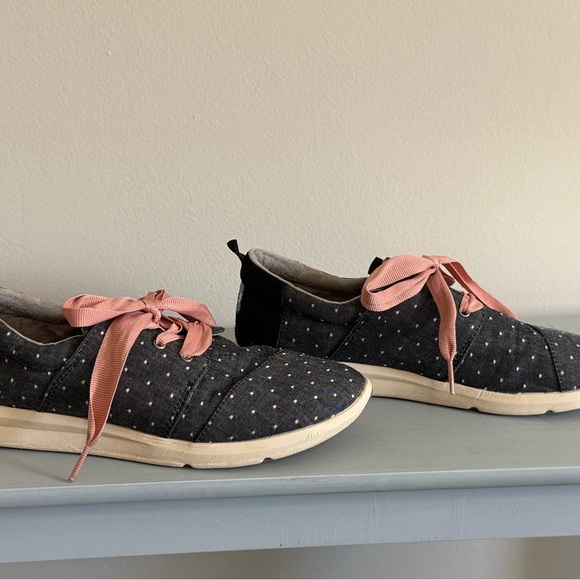 TOMS Women's Sneakers - Black with Pink Laces - Picture 2 of 3